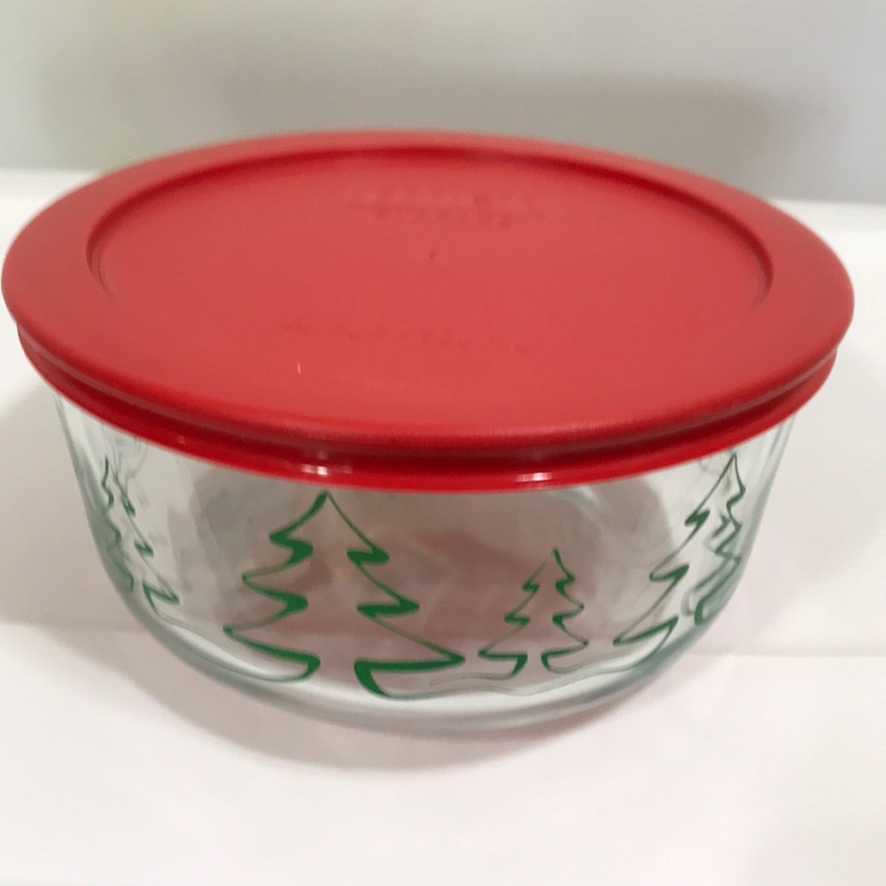 New Pyrex Bowl with lid